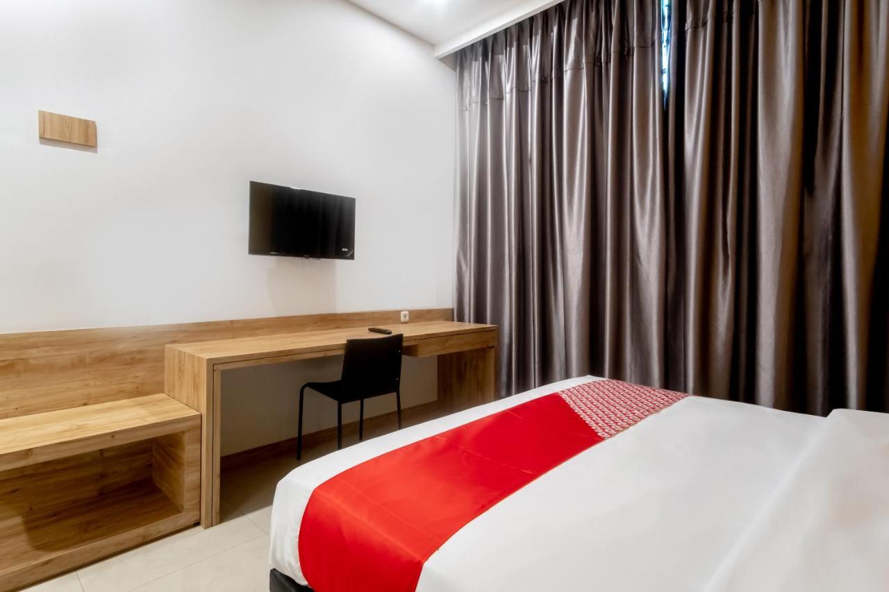 Oyo 3159 Festive Inn Medan Exterior foto